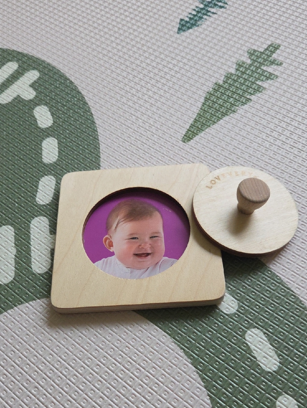 Lovevery The Inspector - Wooden Peek-a-Boo Photo Puzzle - Natural Wood